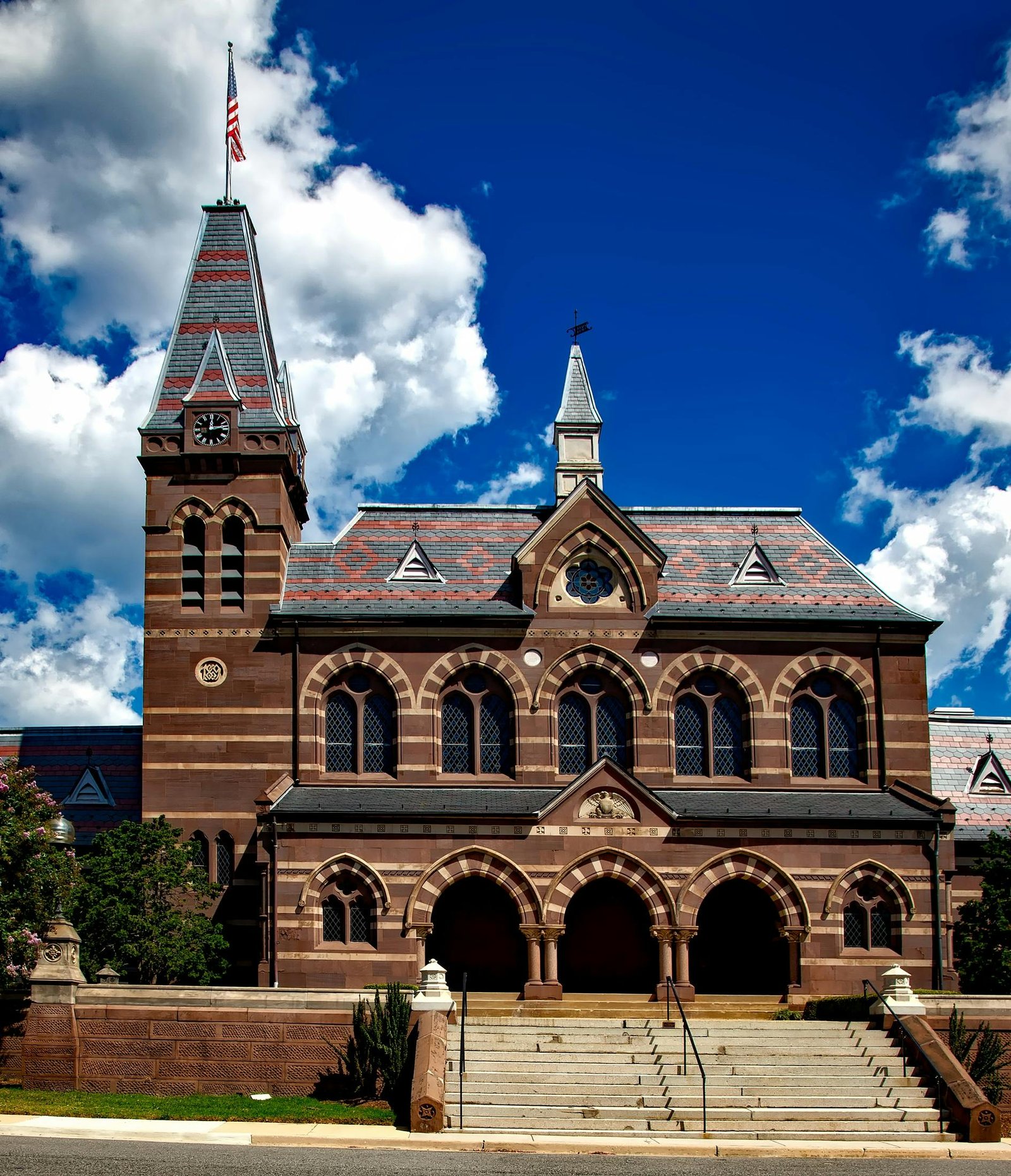 The University of Pennsylvania (Penn) is a prestigious private Ivy League research university known for its rich history, academic excellence, and influential alumni. Here are key details about Penn: